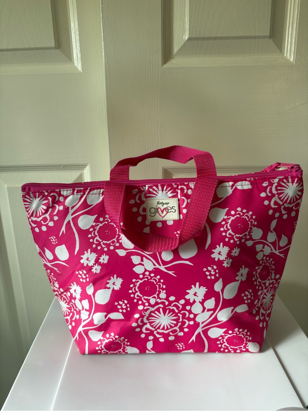 Thirty-One Gives Pink White Floral Insulated Lunch Bag Tote